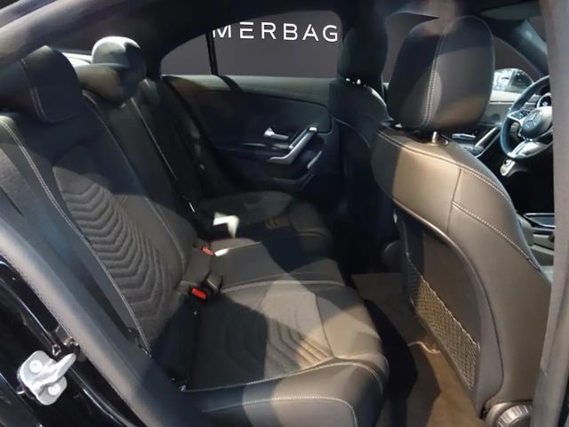 Mercedes-Benz CLA 180 Coupé Progressive