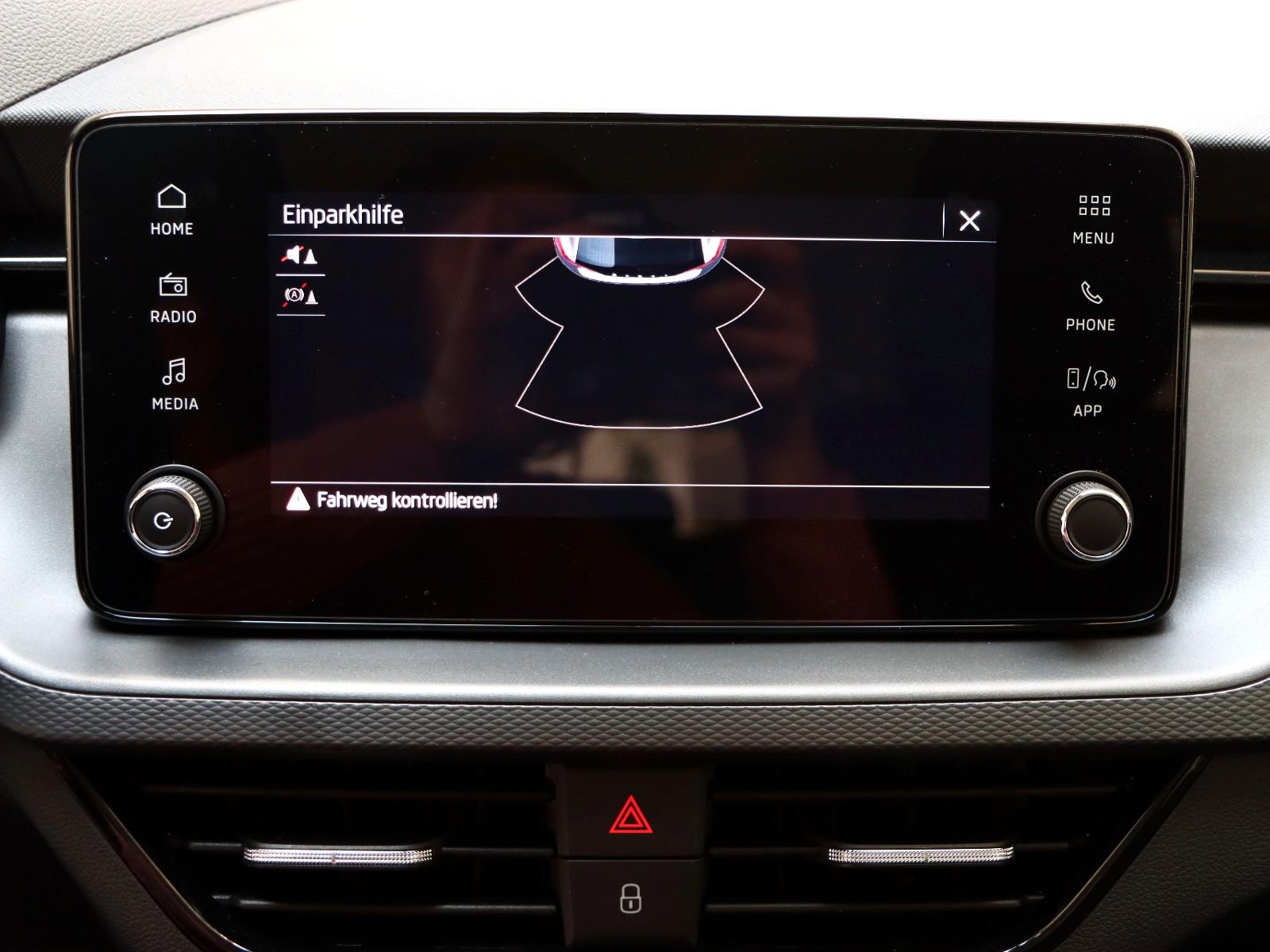 Skoda Scala 1.0 Essence DSG 116PS-AHK LED PDC Tempomat