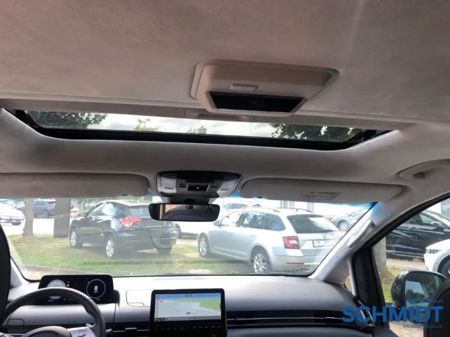 Hyundai Staria Signature