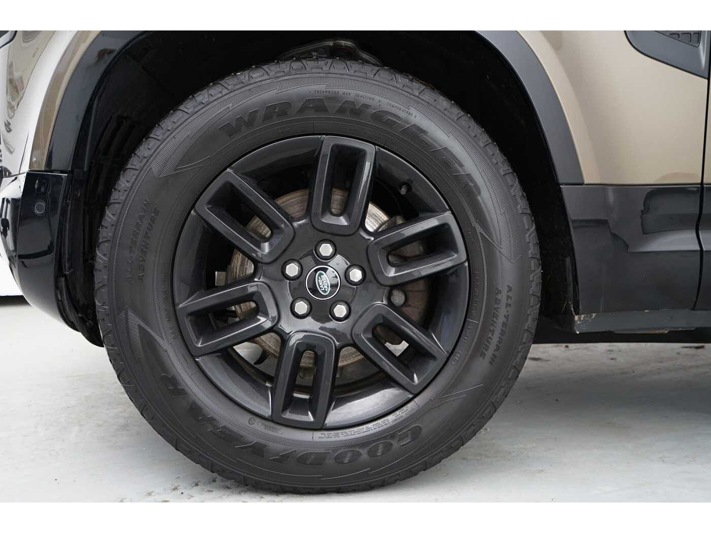 Land Rover Defender 110 Dynamic SE