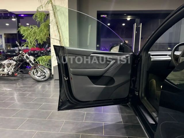 Tesla Model Y AWD Dual Motor Performance