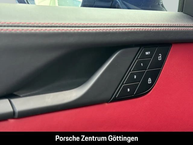 Porsche 992 4 Cabrio Carrera GTS