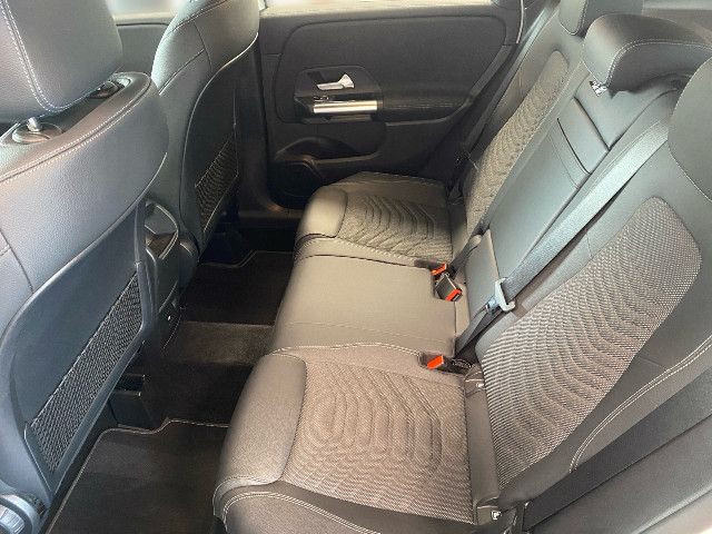 Mercedes-Benz B 180 Sedan