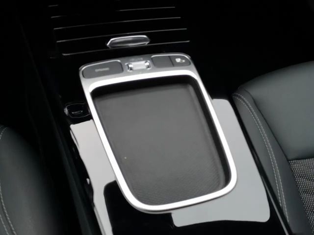 Mercedes-Benz A 180 A 180 d Progressive