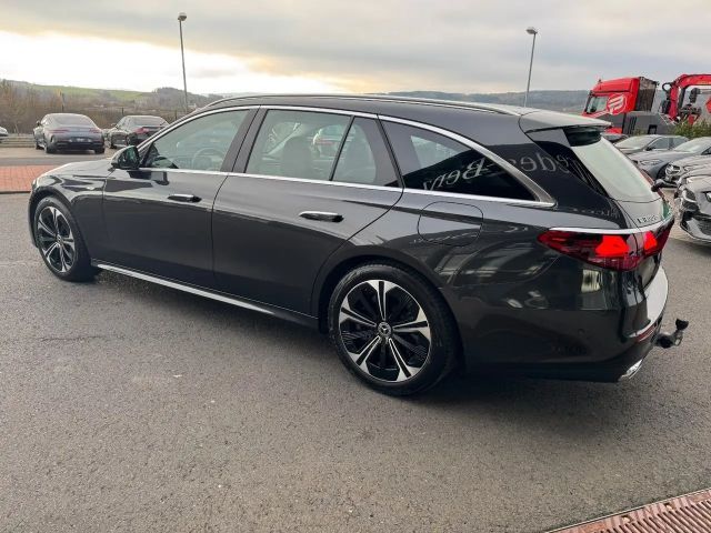 Mercedes-Benz E 300 AVANTGARDE E 300 de