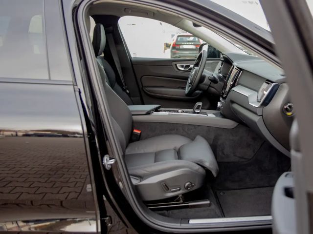 Volvo XC60 AWD Dark Plus