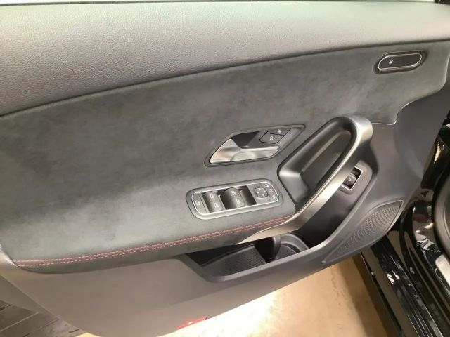 Mercedes-Benz A 180 AMG Line