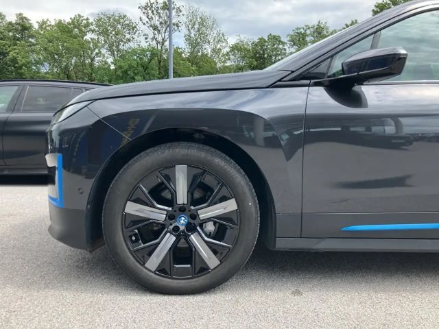BMW iX xDrive40