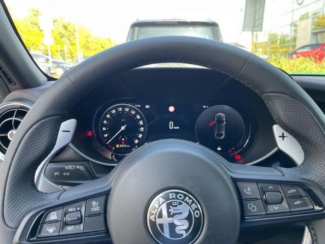 Alfa Romeo Giulia AT8 Q4 Turbo