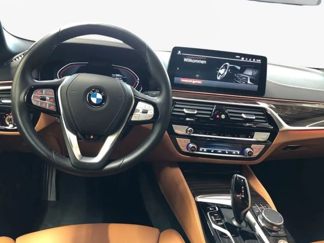 BMW 530 530d Luxury Line Sedan xDrive