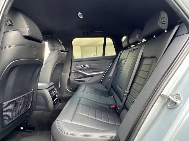 BMW 330 330d M-Sport Touring xDrive