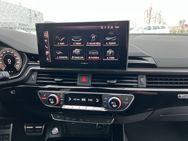 Audi A4 40 TFSI Avant Quattro S-Line S-Tronic