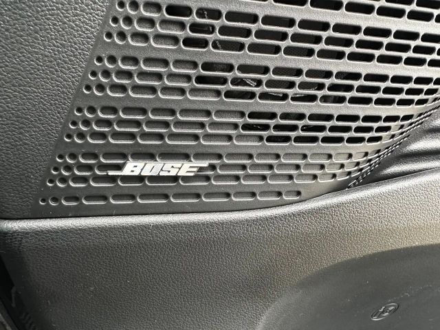 Hyundai Staria Signature