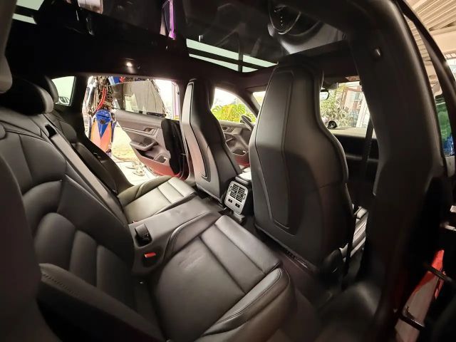 Porsche Taycan 4 Cross Turismo