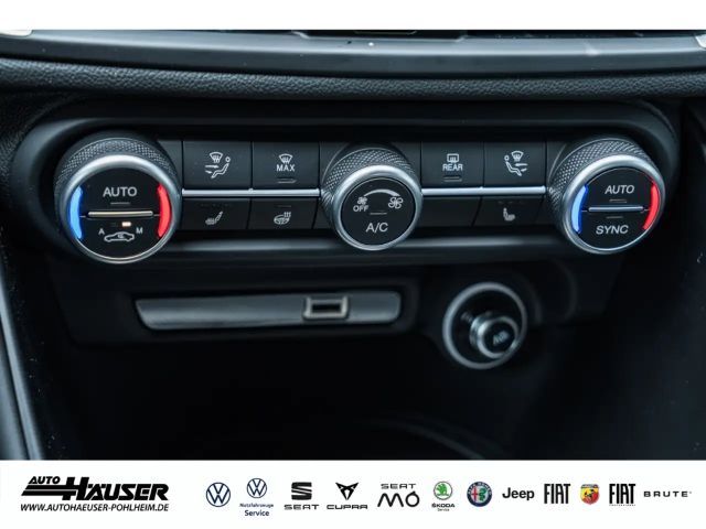 Alfa Romeo Giulia AT8 Q4 Turbo