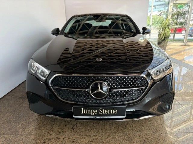 Mercedes-Benz E 200 AVANTGARDE Sedan