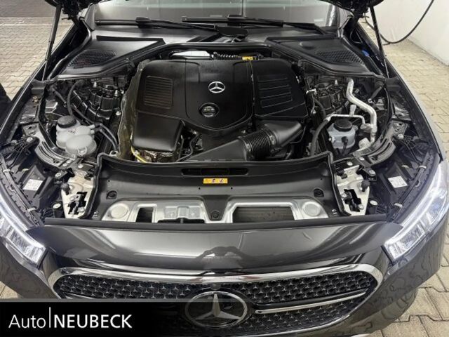 Mercedes-Benz E 200 AVANTGARDE Sedan