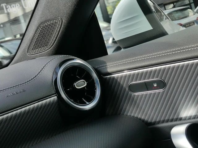 Mercedes-Benz CLA 180 Progressive Sedan