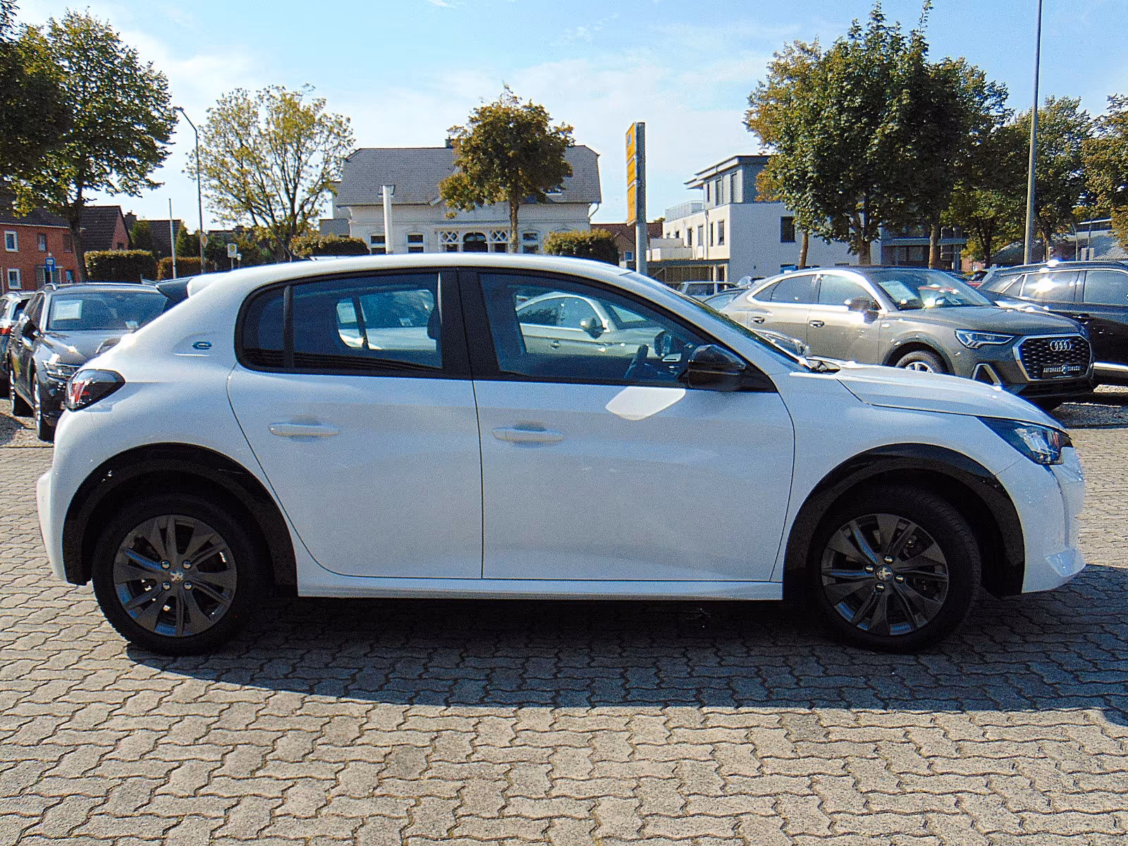 Peugeot E-208 Active Pack