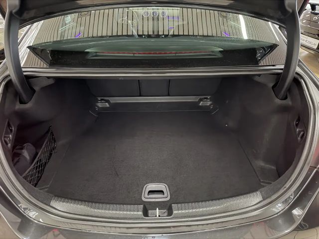 Mercedes-Benz C 200 C 200 d Sedan