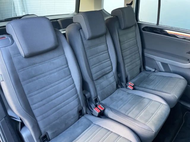 Volkswagen Touran 2.0 TDI DSG R-Line