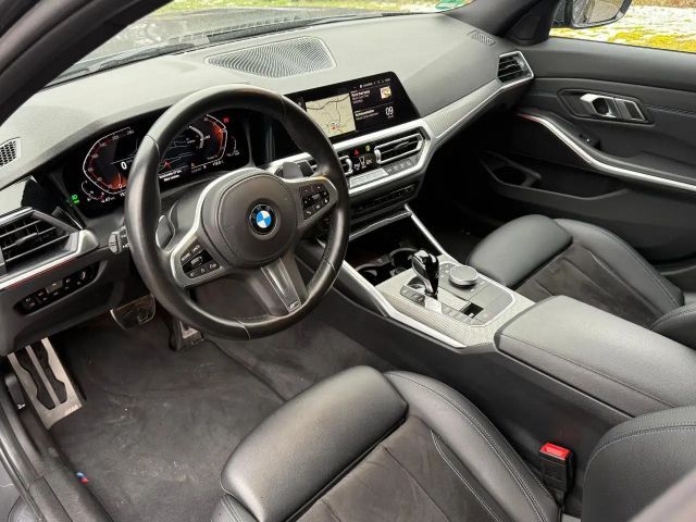 BMW 320 320i M-Sport Sedan