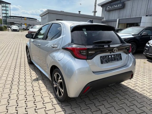 Toyota Yaris 1.5 Teamplayer ACC+LED+SHZ+Fernlichtass.