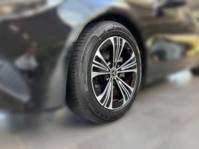 Mercedes-Benz E 200 AVANTGARDE Sedan