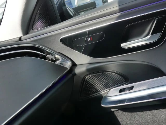 Mercedes-Benz E 200 AVANTGARDE Sedan