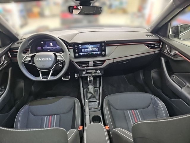 Skoda Kamiq 1,5 TSI DSG MATRIX PANO AHK PDC SHZ