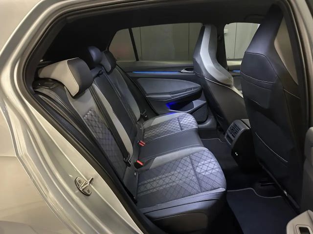 Volkswagen Golf 1.5 eTSI DSG IQ.Drive R-Line