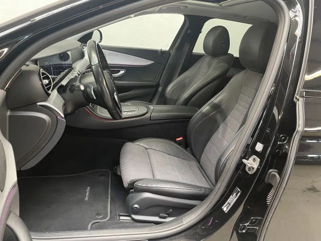 Mercedes-Benz E 200 AVANTGARDE E 200 d