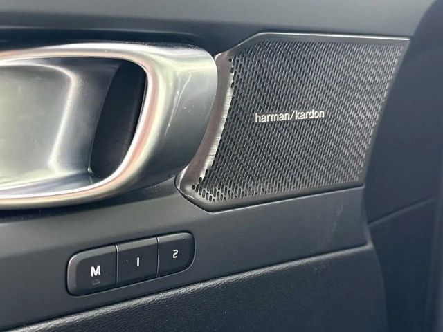 Volvo XC40 Dark Plus