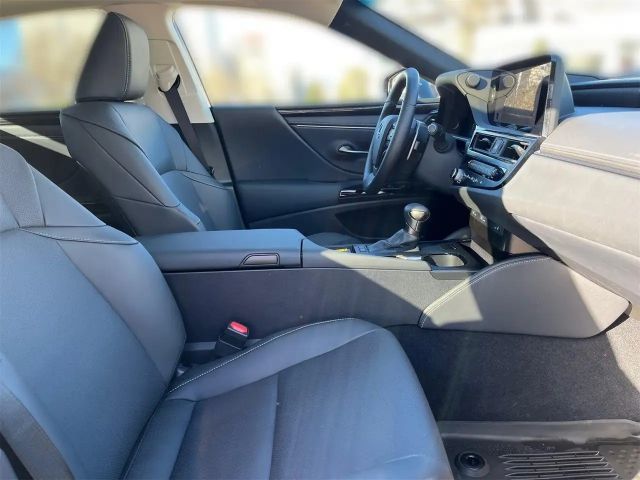 Lexus ES Business Line