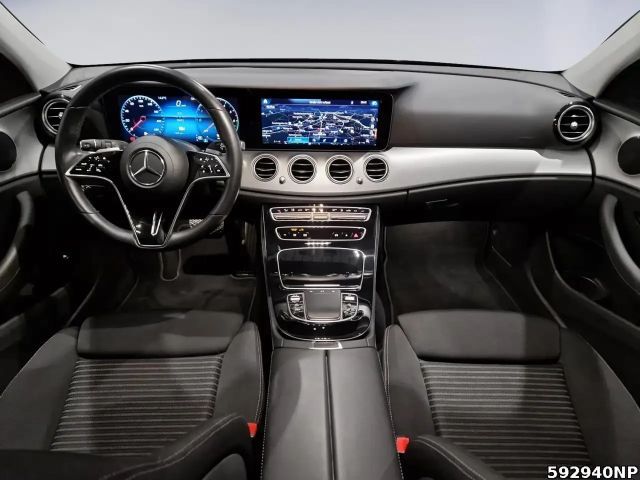 Mercedes-Benz E 300 AVANTGARDE Estate