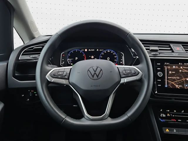 Volkswagen Touran 1.5 TSI DSG IQ.Drive R-Line