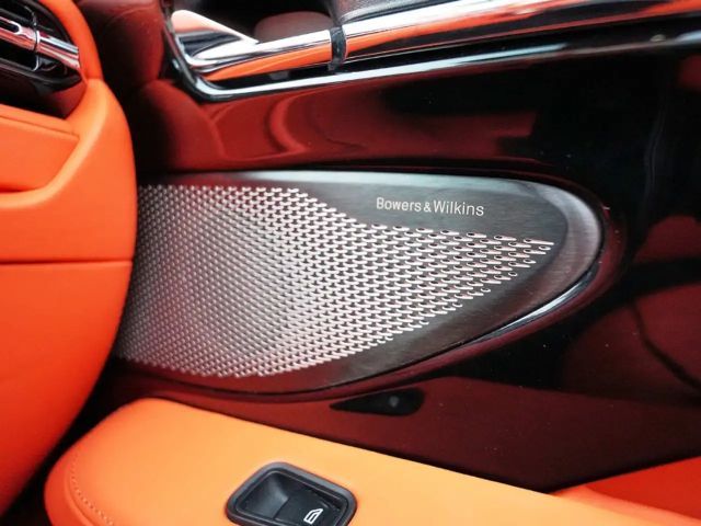 Aston Martin DB12 Volante Californian Poppy Carbonbremse  B&W