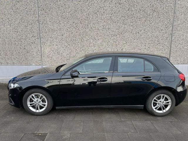 Mercedes-Benz A 180 A 180 d