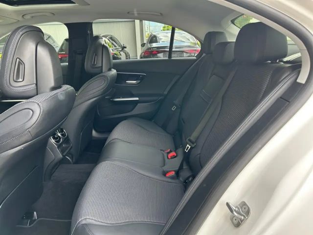 Mercedes-Benz C 180 AVANTGARDE Sedan