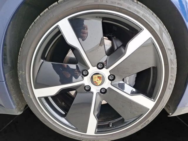 Porsche Taycan Plus
