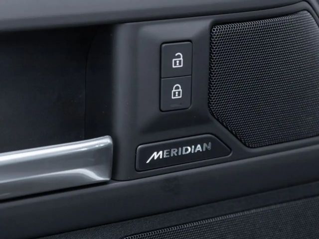 Land Rover Defender 110 D250 Dynamic SE