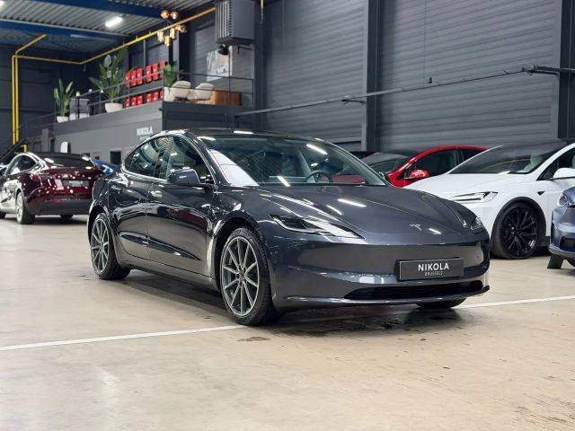 Tesla Model 3 AWD Long Range