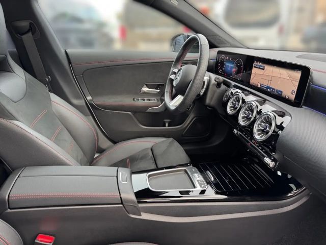 Mercedes-Benz CLA 200 AMG Line Coupé Sedan