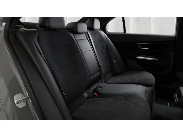 Mercedes-Benz E 200 AMG Line Sedan