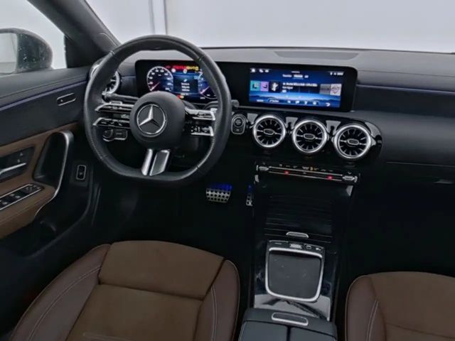 Mercedes-Benz CLA 200 AMG Line Coupé Sedan