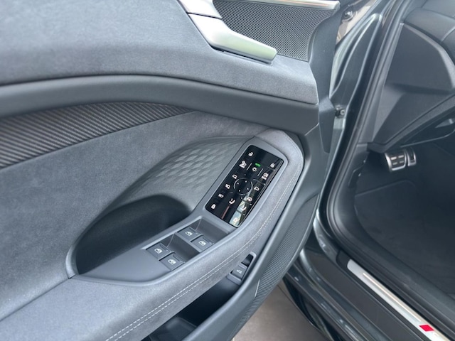 Audi A6 Avant Quattro S-Tronic