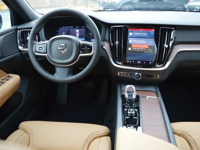 Volvo V60 Cross Country AWD Plus