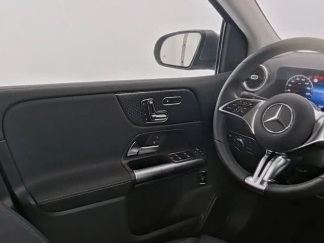 Mercedes-Benz B 200 Sedan