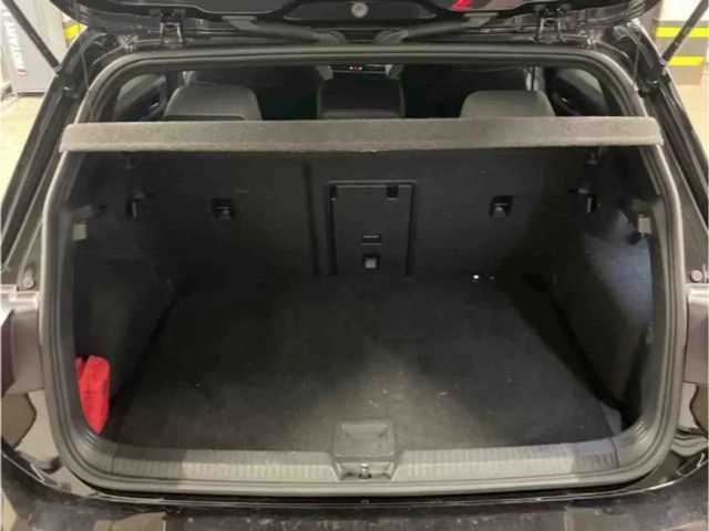 Volkswagen Golf 1.5 eTSI DSG R-Line