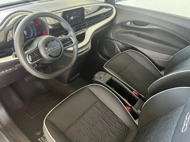 Fiat 500e Action
